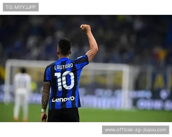 劳塔罗无球跑动拉开对方整个防线，国米制造空间效果显著