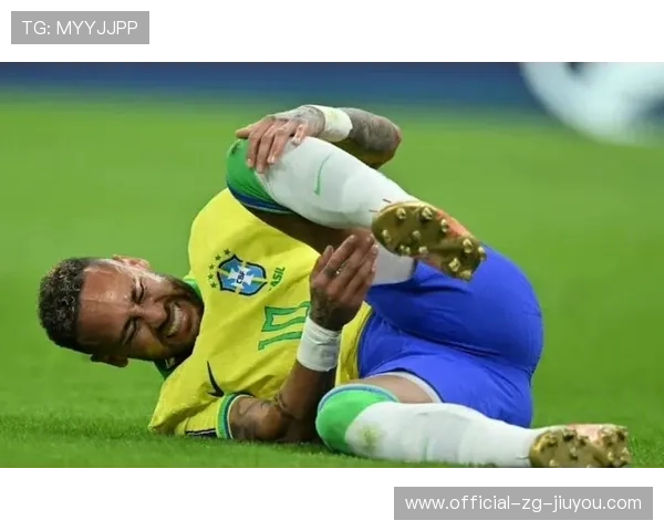 内马尔背身接球后脚腕轻拨形成华丽一传，巴西前场扩张